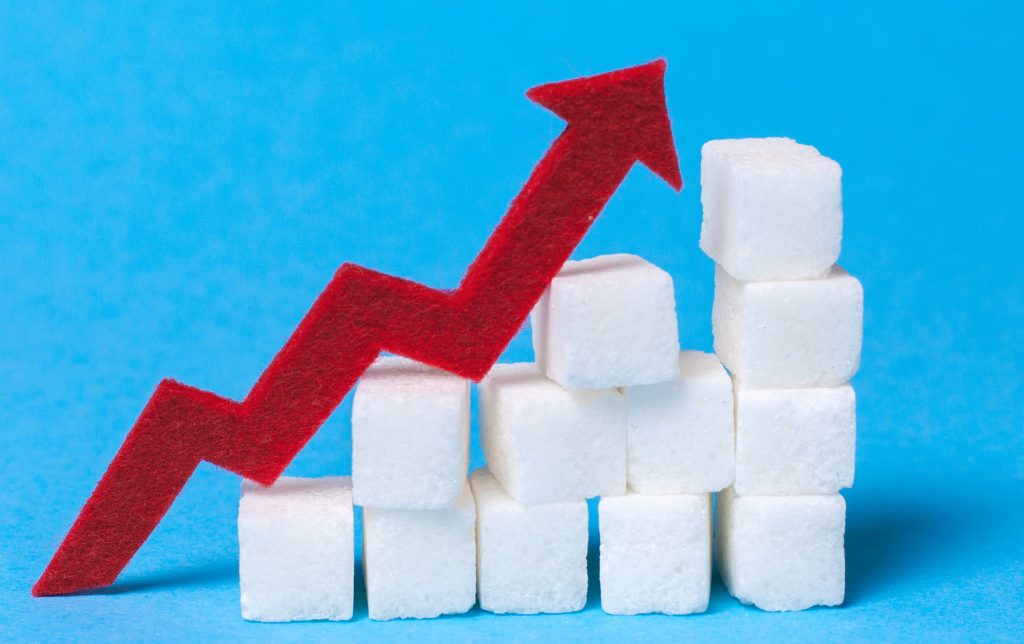 This image has an empty alt attribute; its file name is Increase-the-sugar-content-in-the-cow.-Diabetes.-Stair-of-sugar-cubes-and-a-red-arrow-up-on-a-blue-background._adragan-2-1024x644.jpeg